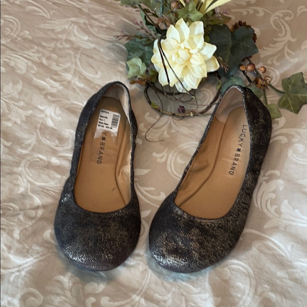 Lucky Black and Gold Textured Ballet Flats